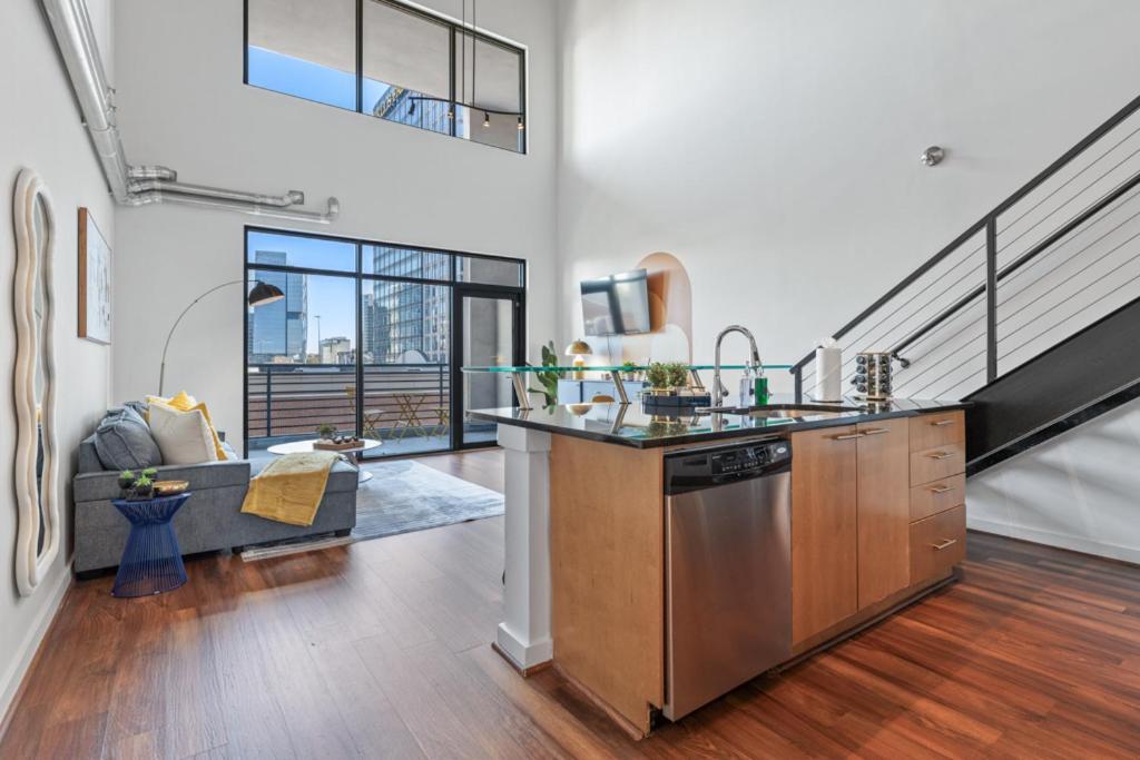 Spacious 2 Bed 2 Ensuite Bath Loft In Atlantic Station * Atlanta